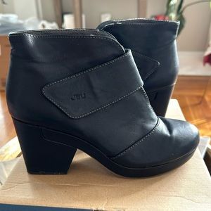 JBU by Jambu Black Ankle Bootie. Size 6.5M